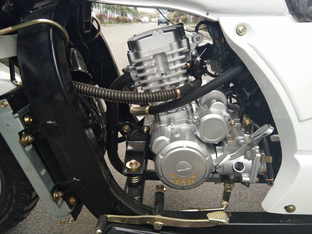 4Three-wheeled motorcycle passenger 4Three-wheeled motorcycle passenger